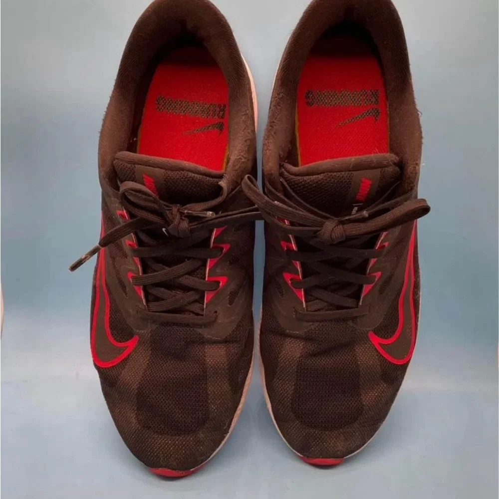 Men’s Nike running shoe quest size 9